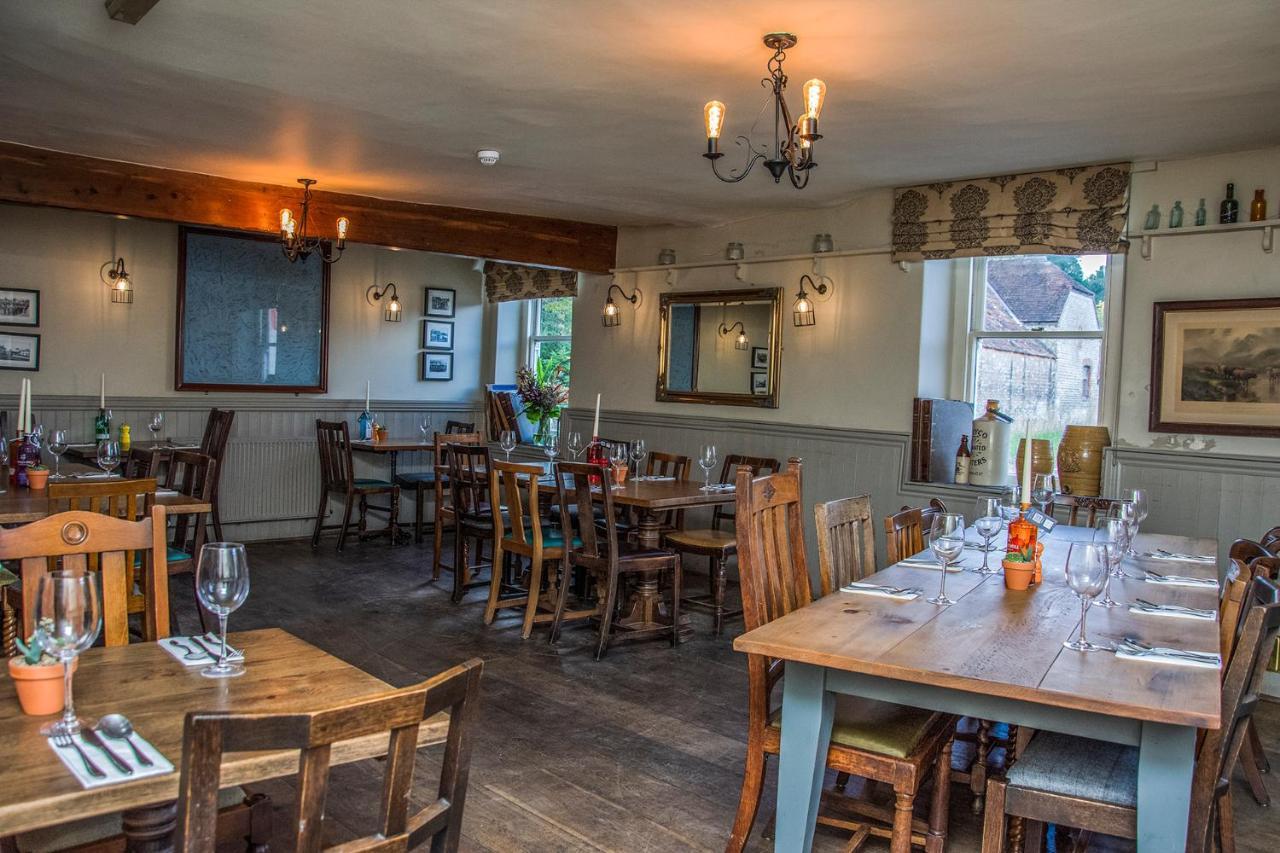 The George Inn Warminster Eksteriør bilde